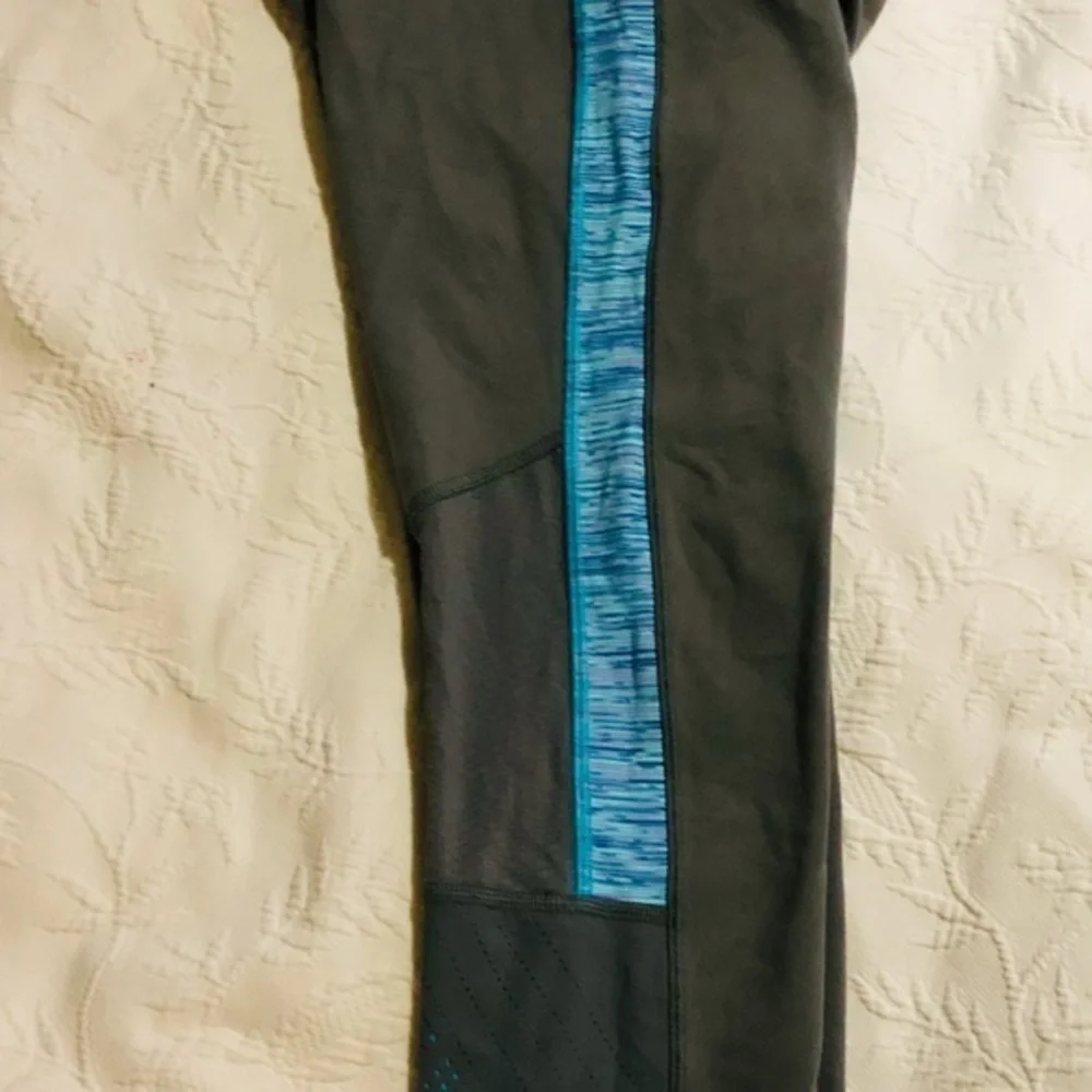 Ivivva Cropped Gray Teal ‎ Leggings 12